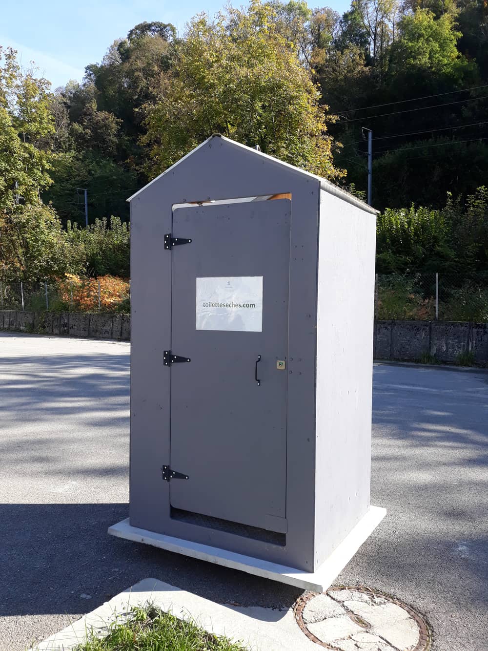 Cabine de toilettes sèches